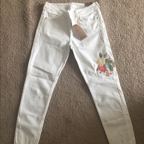 ZARA WHITE JEANS WITH FLOWERS - Picture 1 of 7